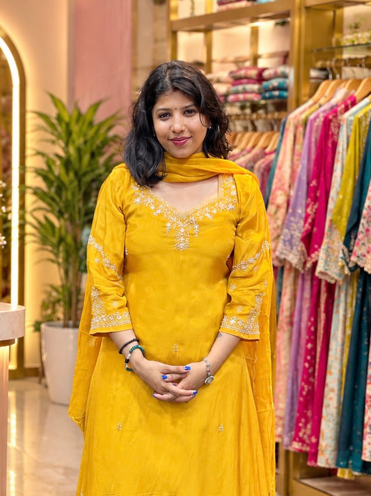 Yellow designer set 093