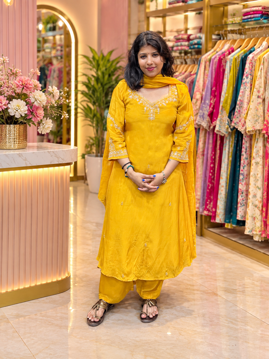 Yellow designer set 093